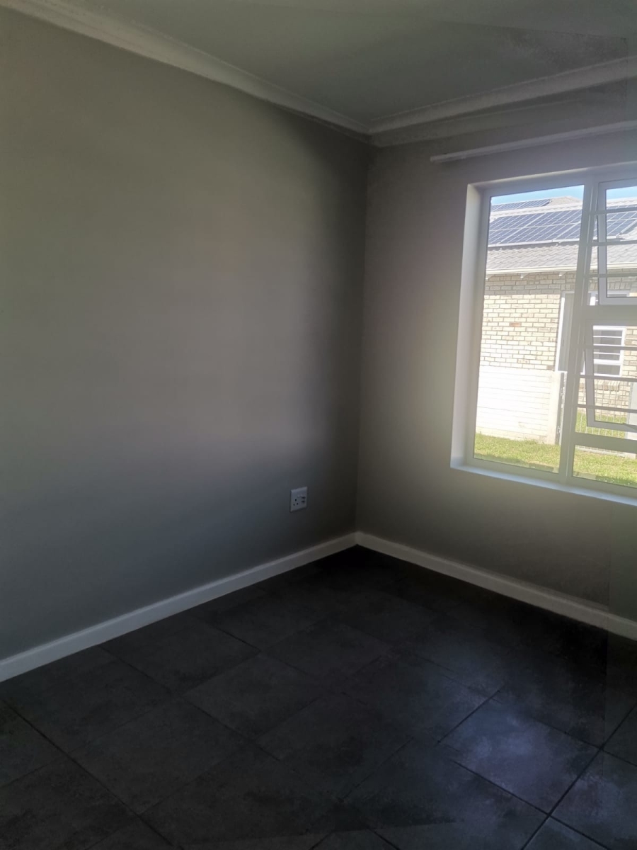 To Let 2 Bedroom Property for Rent in Overbaakens Eastern Cape